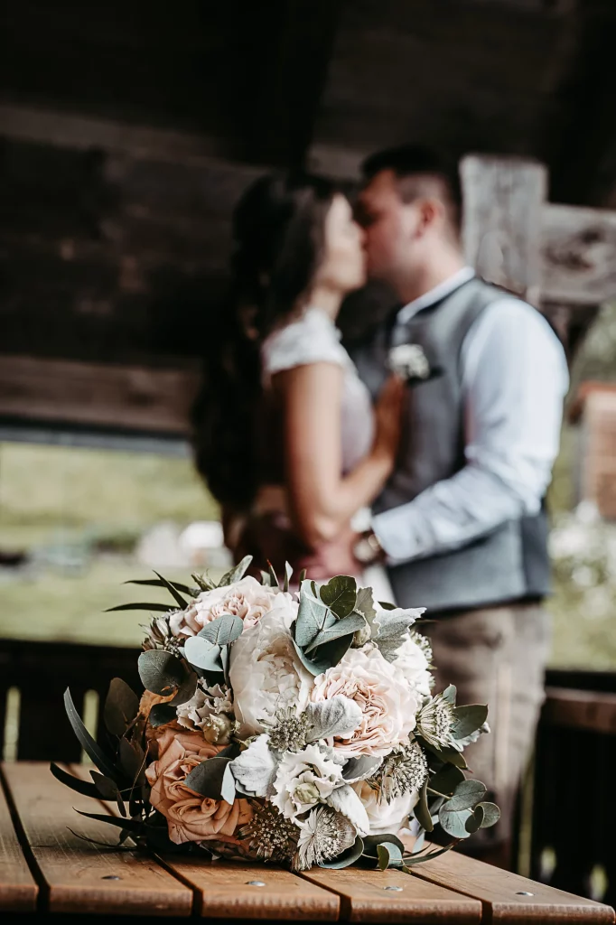 Natürliche Hochzeitsfotos in Tracht
