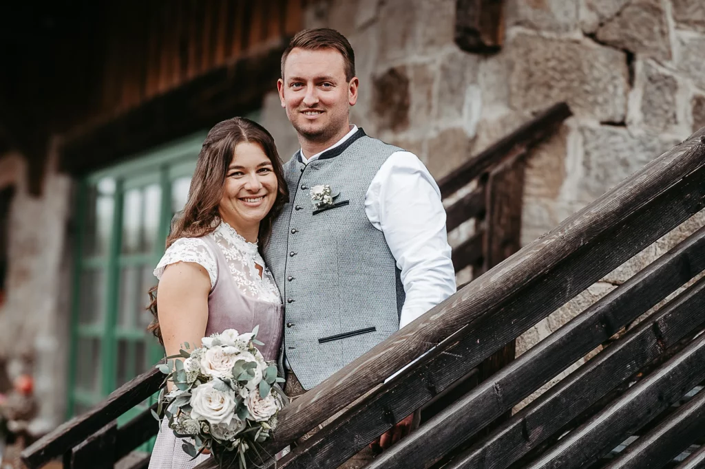 Natürliche Hochzeitsfotos in Tracht