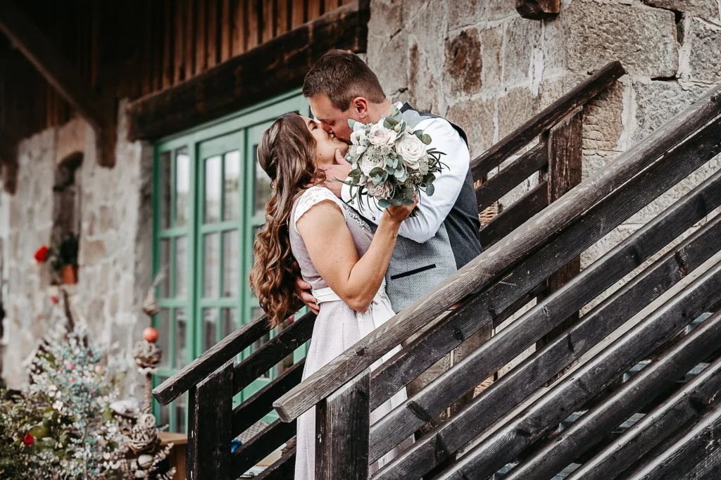 Natürliche Hochzeitsfotos in Tracht