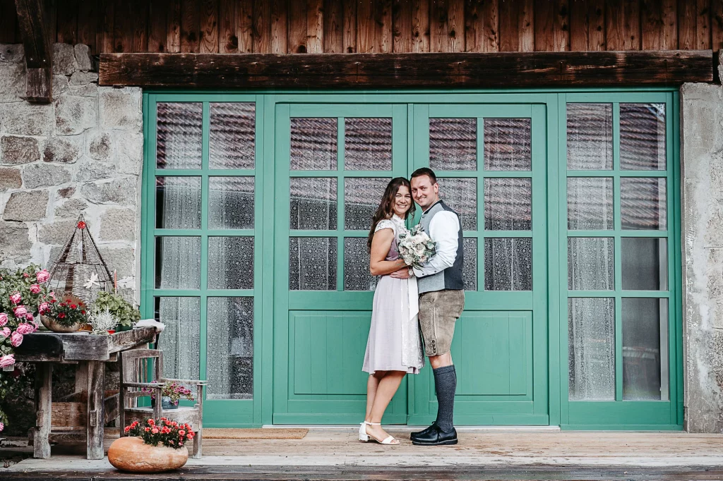 Natürliche Hochzeitsfotos in Tracht