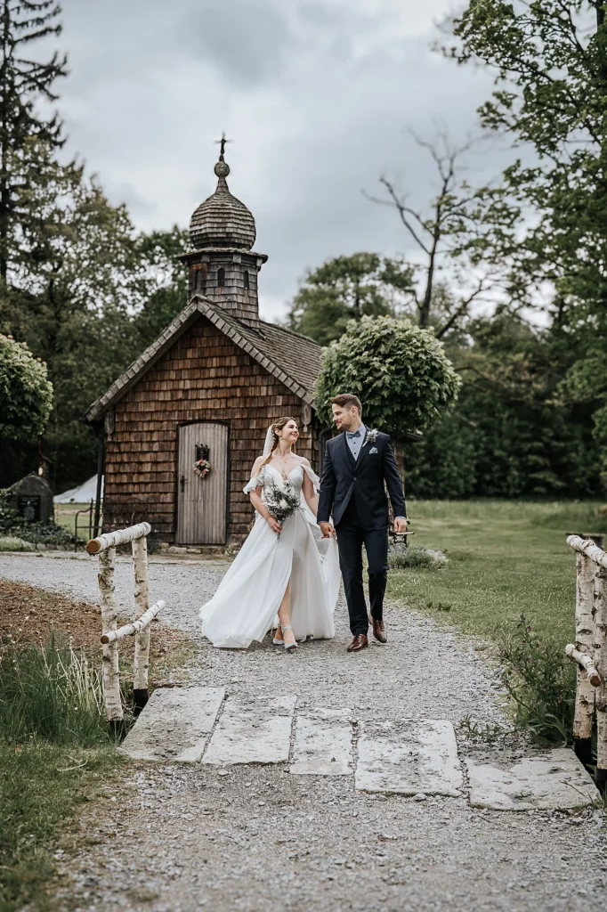 Natürliche Hochzeitsfotos auf der Gutsalm Harlachberg im Bayerischen Wald