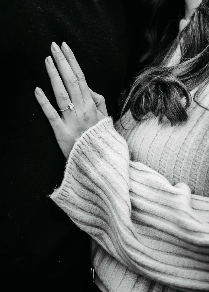 Verlobungsshooting mit einem glücklichen Paar in Straubing