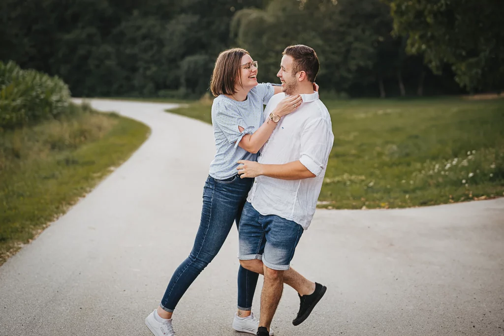 Natürliche Paarfotos in Deggendorf, Schreib mir für deinen persönlichen Termin