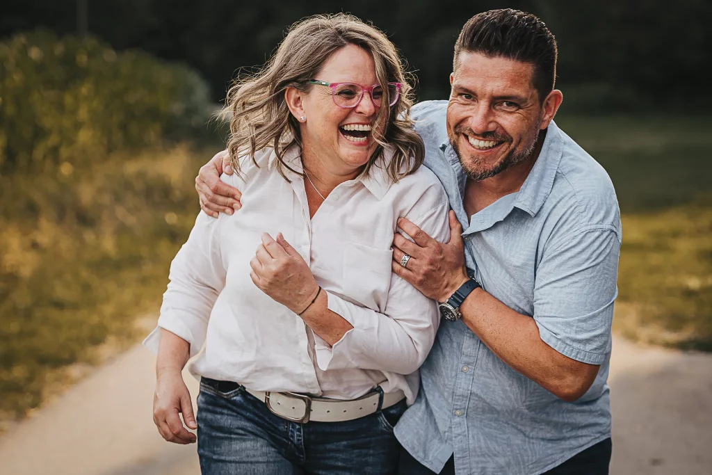 Natürliche Paarfotos in Deggendorf, Schreib mir für deinen persönlichen Termin