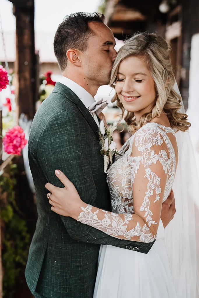 Brautpaarfotos im Nothaftgewölbe Hengersberg, Brautpaarfotos bei Regen