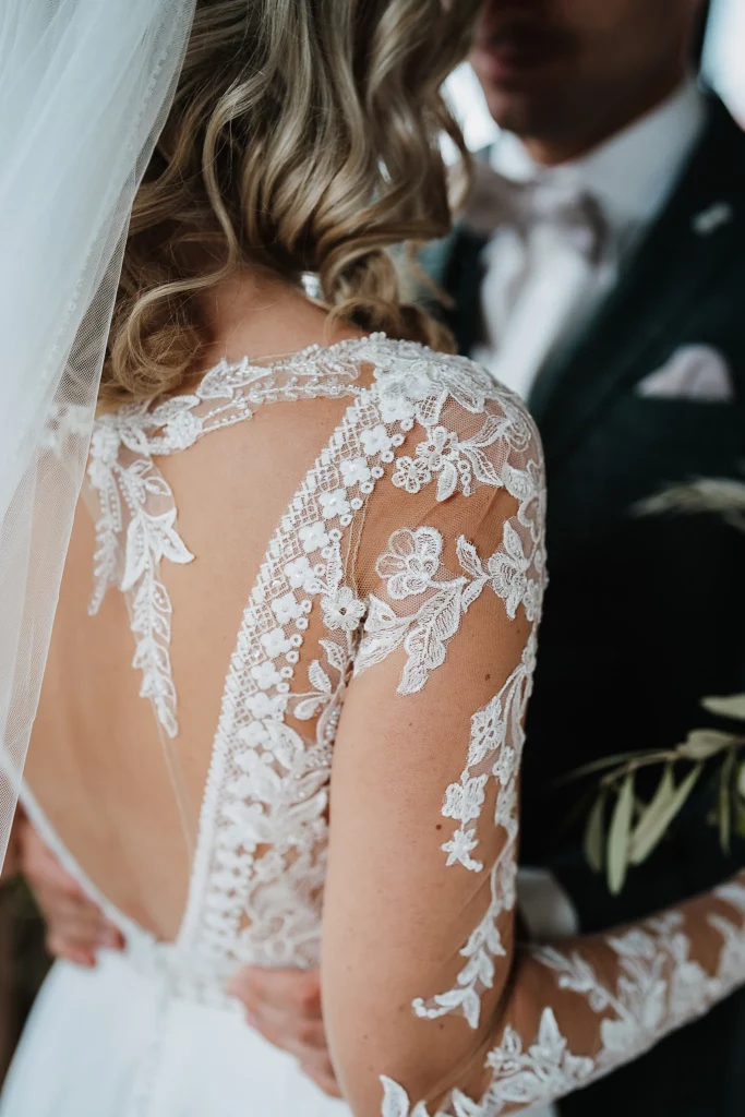 Brautpaarfotos im Nothaftgewölbe Hengersberg, Brautpaarfotos bei Regen