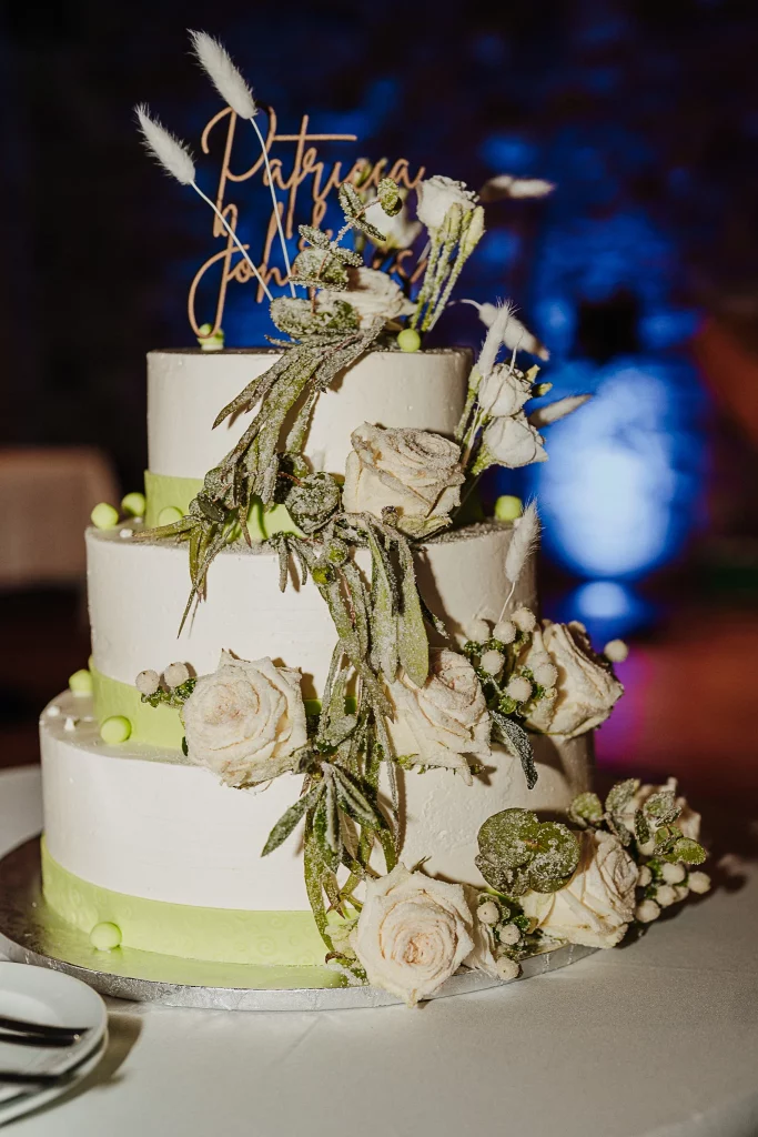 Hochzeit Nothaftgewölbe Deggendorf Tortenanschnitt, Hochzeitstorte