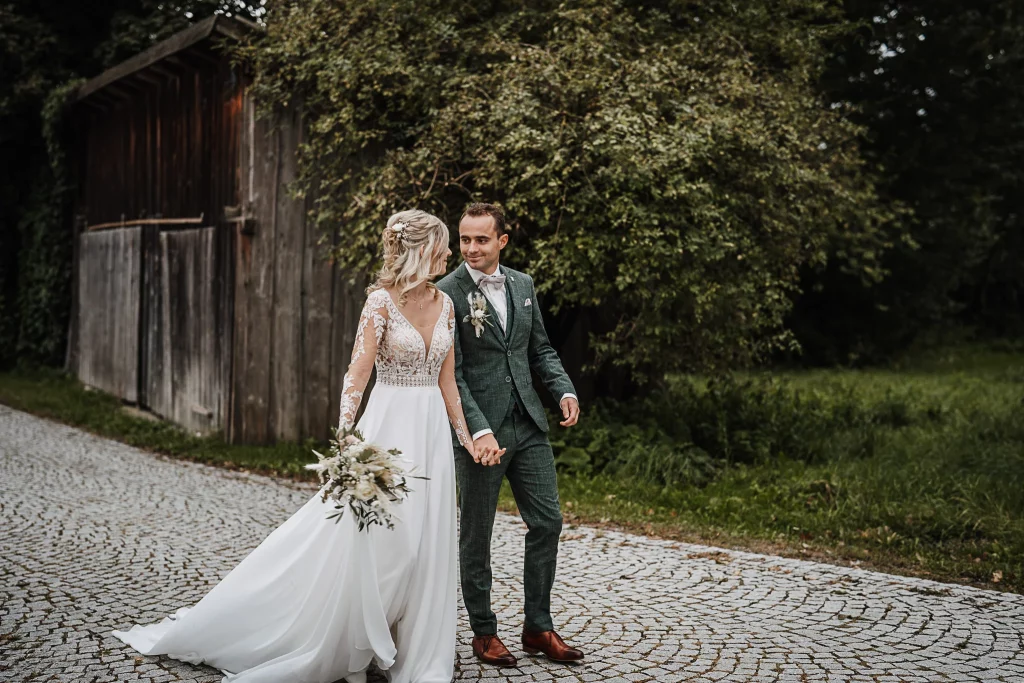 Brautpaarfotos im Nothaftgewölbe Hengersberg, Brautpaarfotos bei Regen