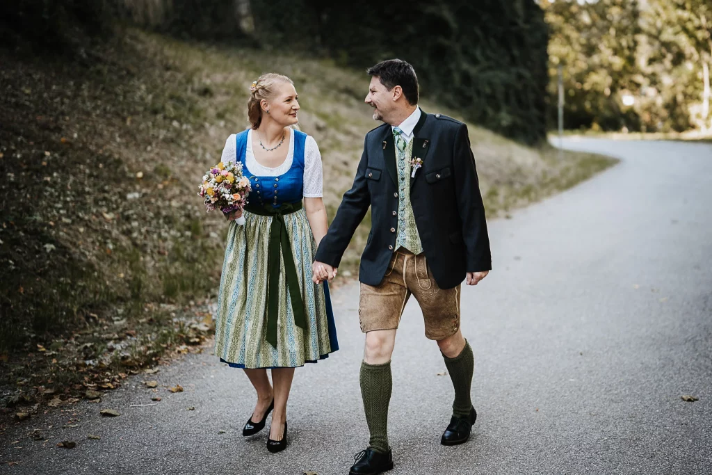 Hochzeit im Schloss Wörth natürliche Hochzeitsfotos auf dem Schlossgelände