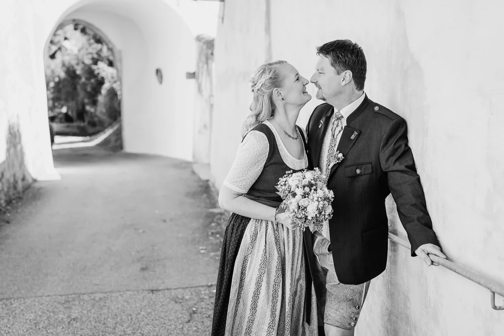 Hochzeit im Schloss Wörth natürliche Hochzeitsfotos auf dem Schlossgelände