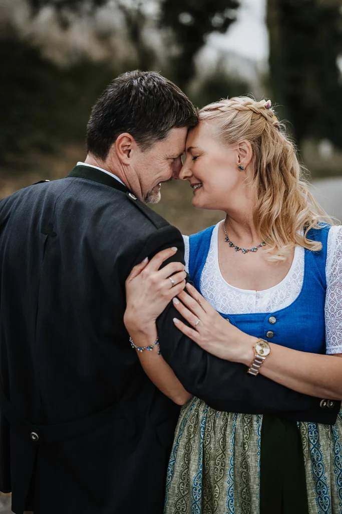 Hochzeit im Schloss Wörth natürliche Hochzeitsfotos auf dem Schlossgelände
