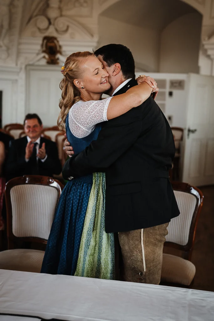 Hochzeit im Schloss Wörth, Emotionale Trauung