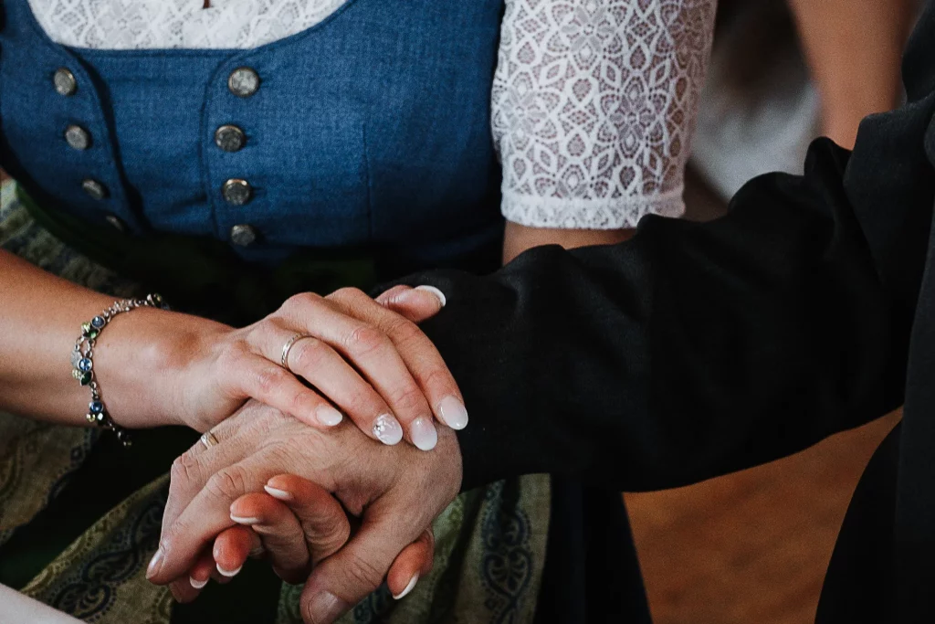 Hochzeit im Schloss Wörth, Emotionale Trauung