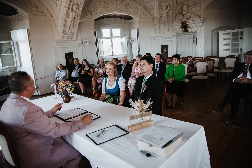 Hochzeit im Schloss Wörth, Emotionale Trauung