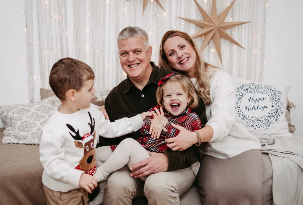 Weihnachtsfotos von der ganzen Familie, Fotoshooting zu Weihnachten, Familienfotos in Straubing-Bogen
