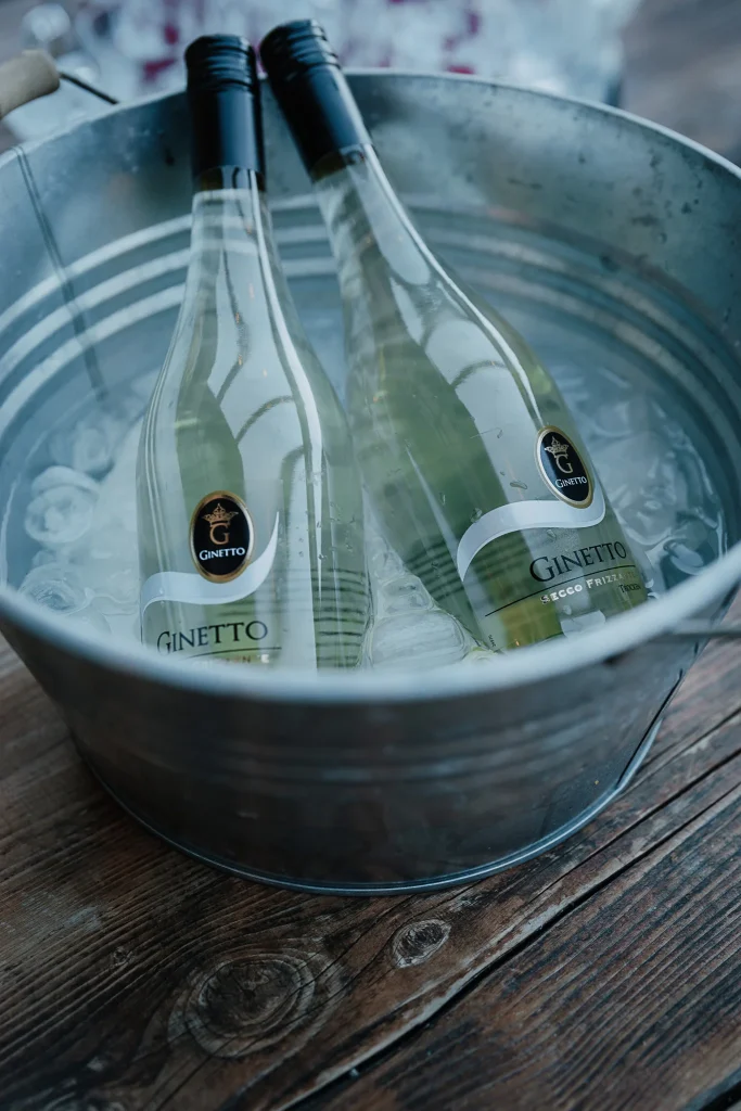 Hochzeitsfotos Berggasthof Hochpröller St. Englmar, Bayerischer Wald, Trachtenhochzeit, Winterhochzeit im Bayerischen Wald