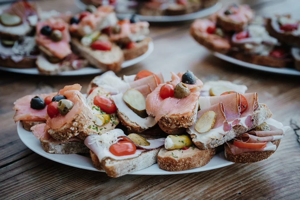 Hochzeitsfotos Berggasthof Hochpröller St. Englmar, Bayerischer Wald, Trachtenhochzeit, Winterhochzeit im Bayerischen Wald