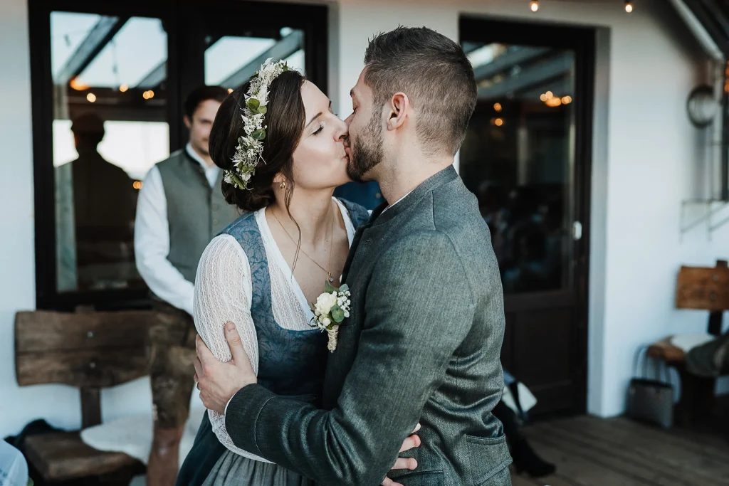 Hochzeitsfotos Berggasthof Hochpröller St. Englmar, Bayerischer Wald, Trachtenhochzeit, Winterhochzeit im Bayerischen Wald