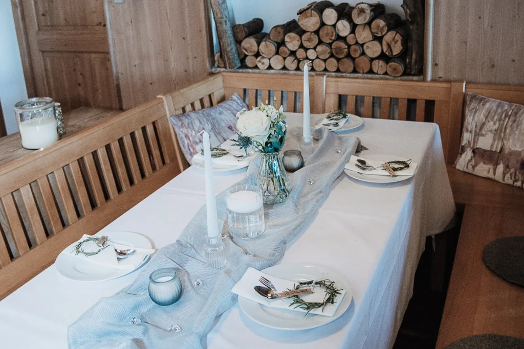 Hochzeitsfotos Berggasthof Hochpröller St. Englmar, Bayerischer Wald, Trachtenhochzeit, Winterhochzeit im Bayerischen Wald