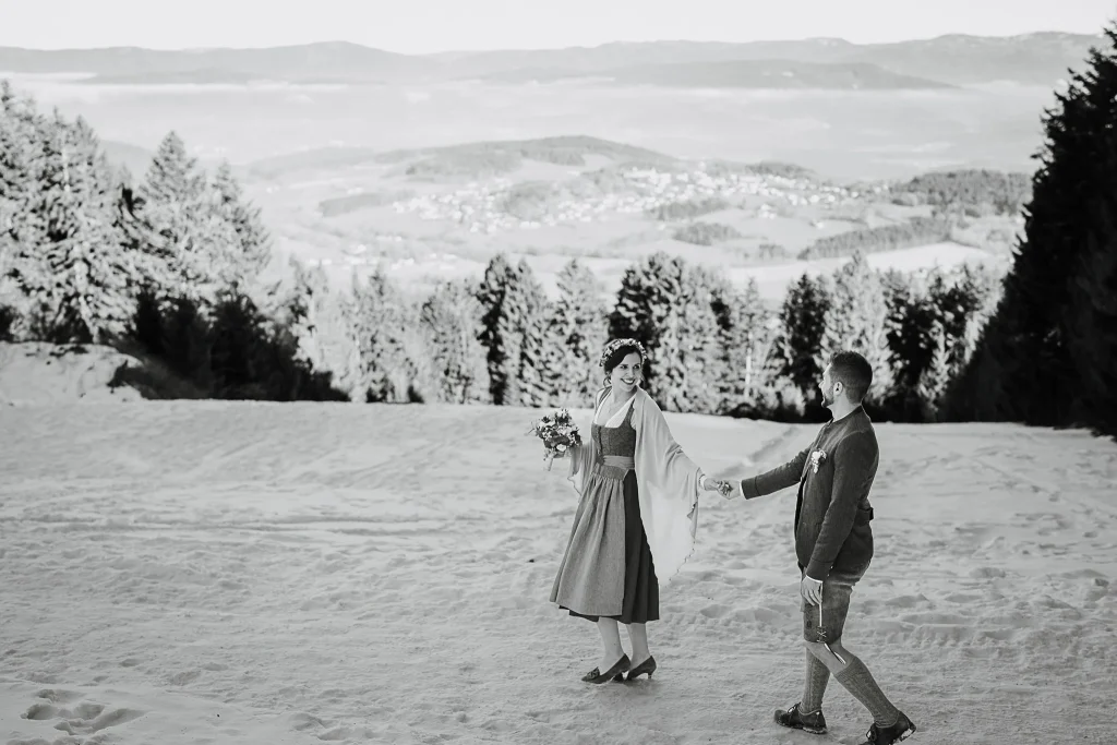 Hochzeitsfotos Berggasthof Hochpröller St. Englmar, Bayerischer Wald, Trachtenhochzeit, Winterhochzeit im Bayerischen Wald