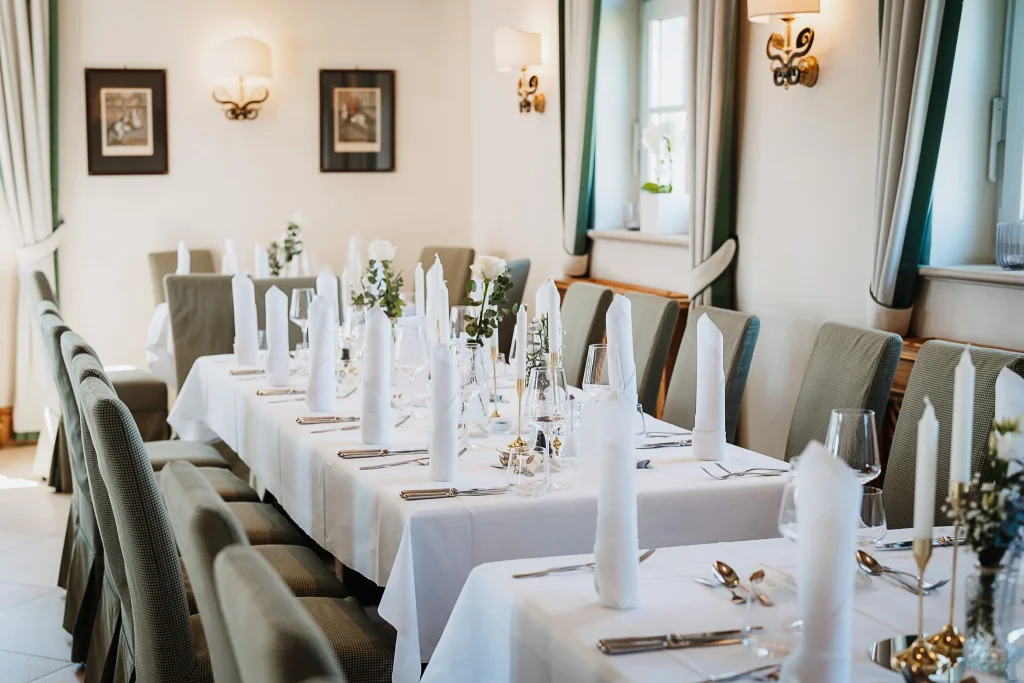 Hochzeitslocation Gut Altholz in Plattling, Tischdekoration