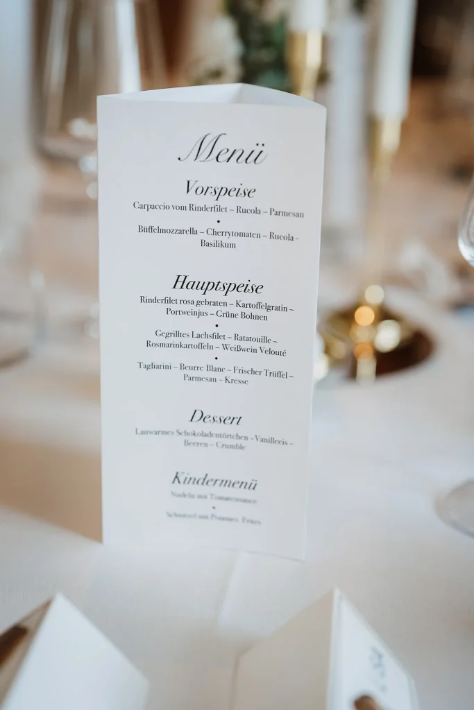 Hochzeitslocation Gut Altholz in Plattling, Tischdekoration