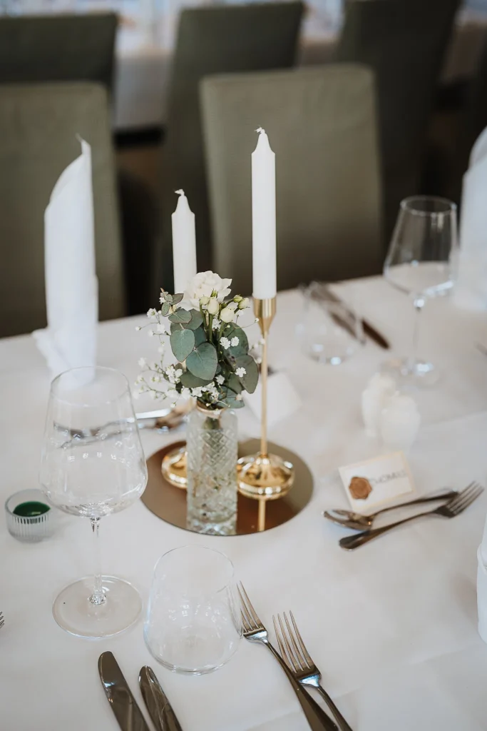 Hochzeitslocation Gut Altholz in Plattling, Tischdekoration