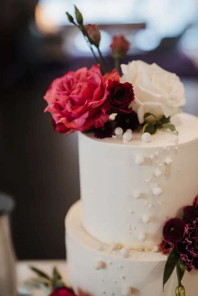 Hochzeit Hotel Asam Straubing, Tortenanschnitt, Hochzeitstorte, Brautpaarfotos Straubing, Hochzeit Straubing, Hochzeitsfotograf Straubing