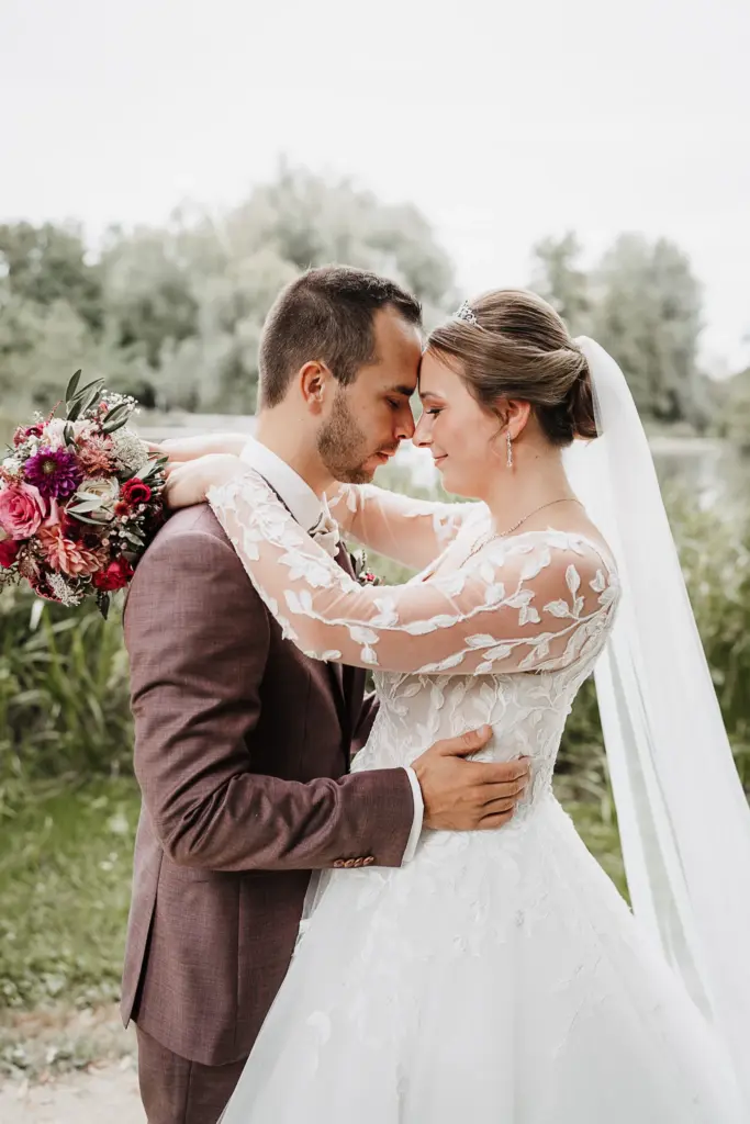 Hochzeit Hotel Asam Straubing, Kirchliche Trauung Straubing, Brautpaarfotos Straubing, Hochzeit Straubing, Hochzeitsfotograf Straubing, Brautpaarfotos in der Natur