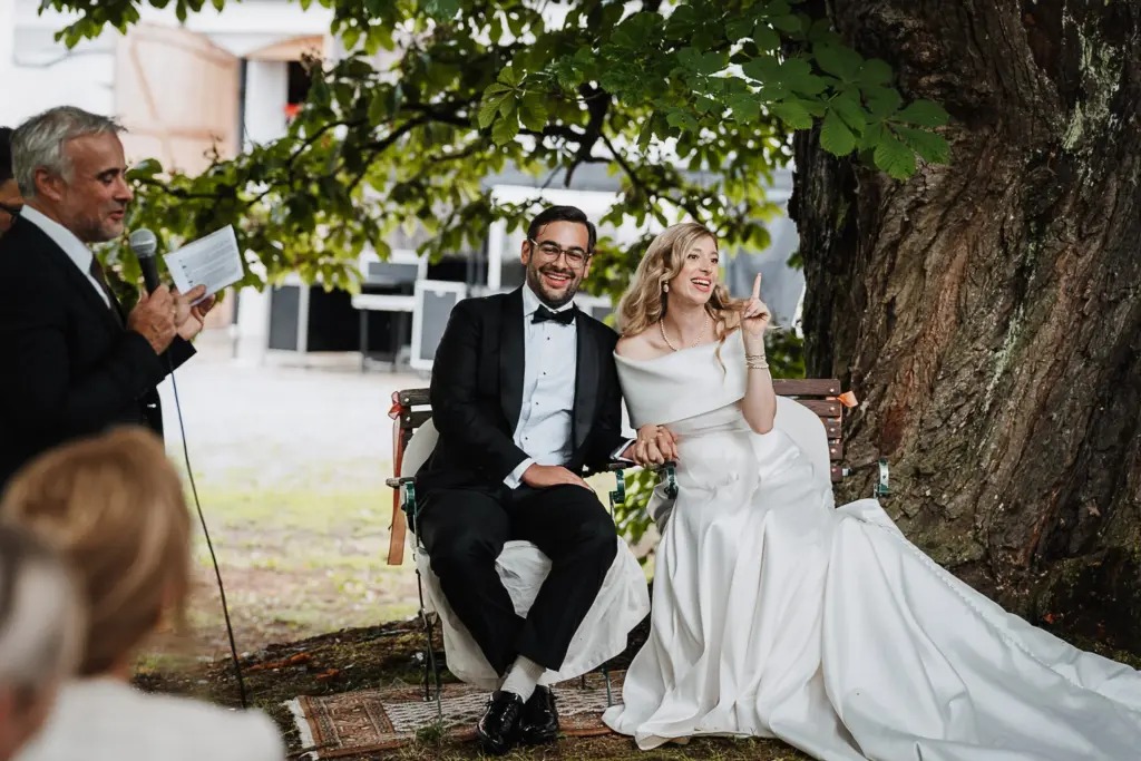 Hochzeit Schloss Isarau Aholming, Hochzeitsfotos im Stadl, Hochzeitsfotograf Bayern, Freie Trauung