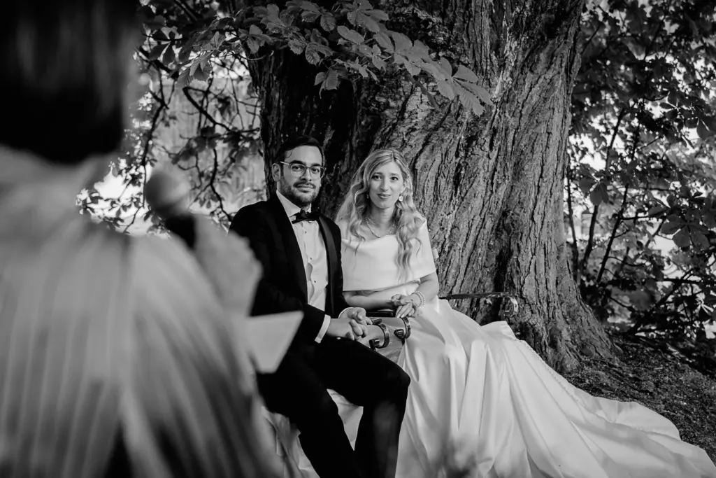 Hochzeit Schloss Isarau Aholming, Hochzeitsfotos im Stadl, Hochzeitsfotograf Bayern, Freie Trauung