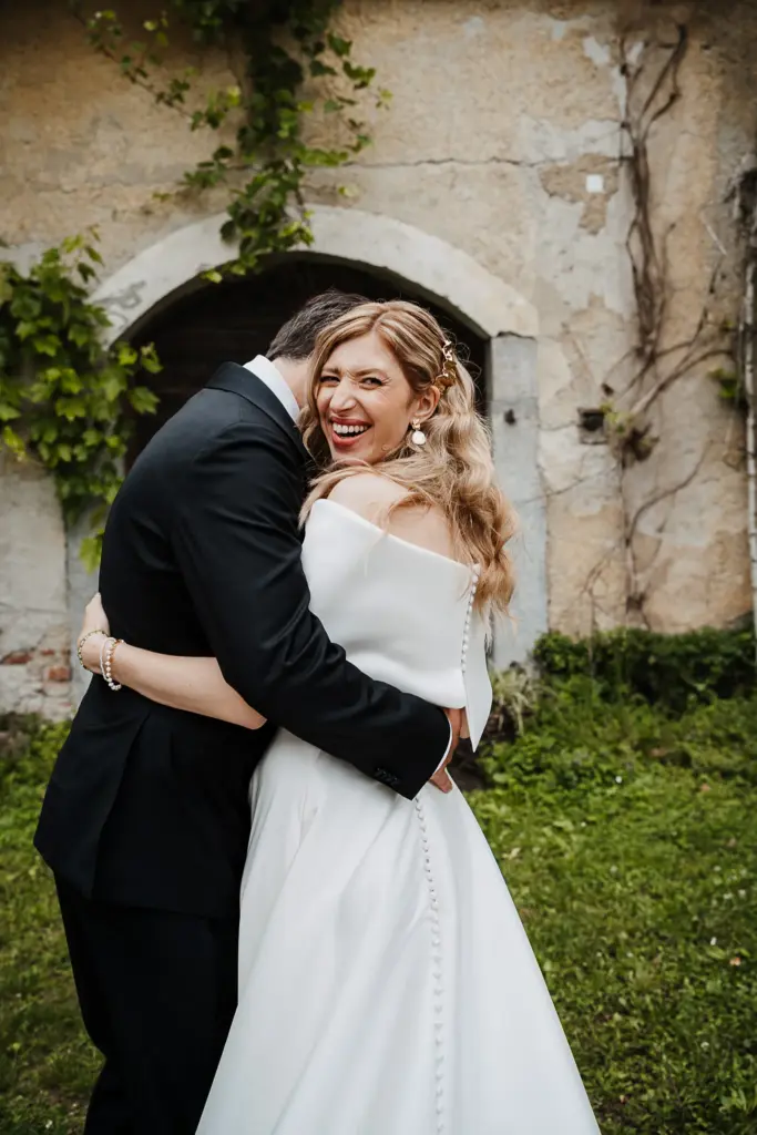 Hochzeit Schloss Isarau Aholming, Hochzeitsfotos im Stadl, Hochzeitsfotograf Bayern, Freie Trauung