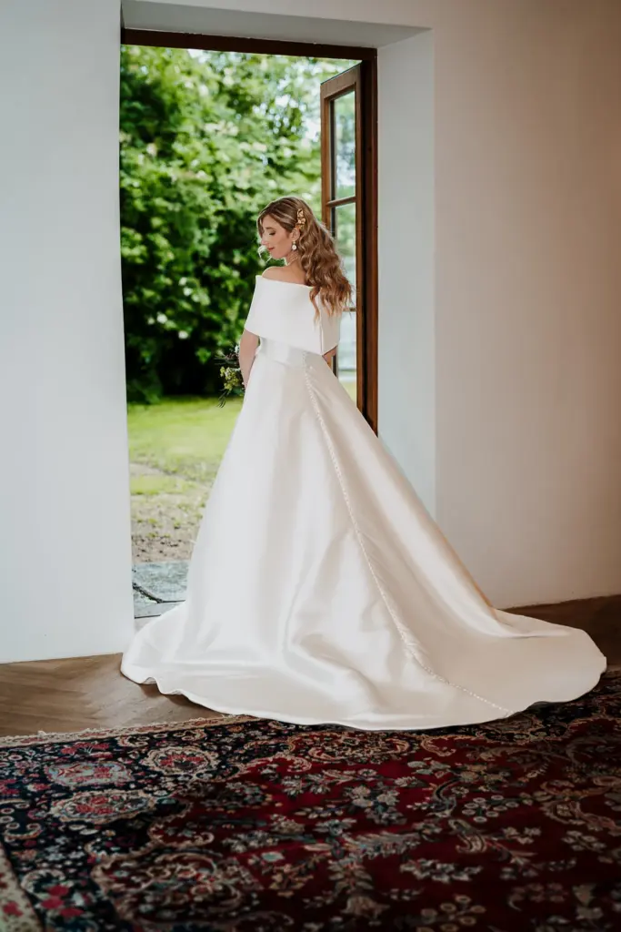 Hochzeit Schloss Isarau Aholming, Hochzeitsfotos im Stadl, Hochzeitsfotograf Bayern