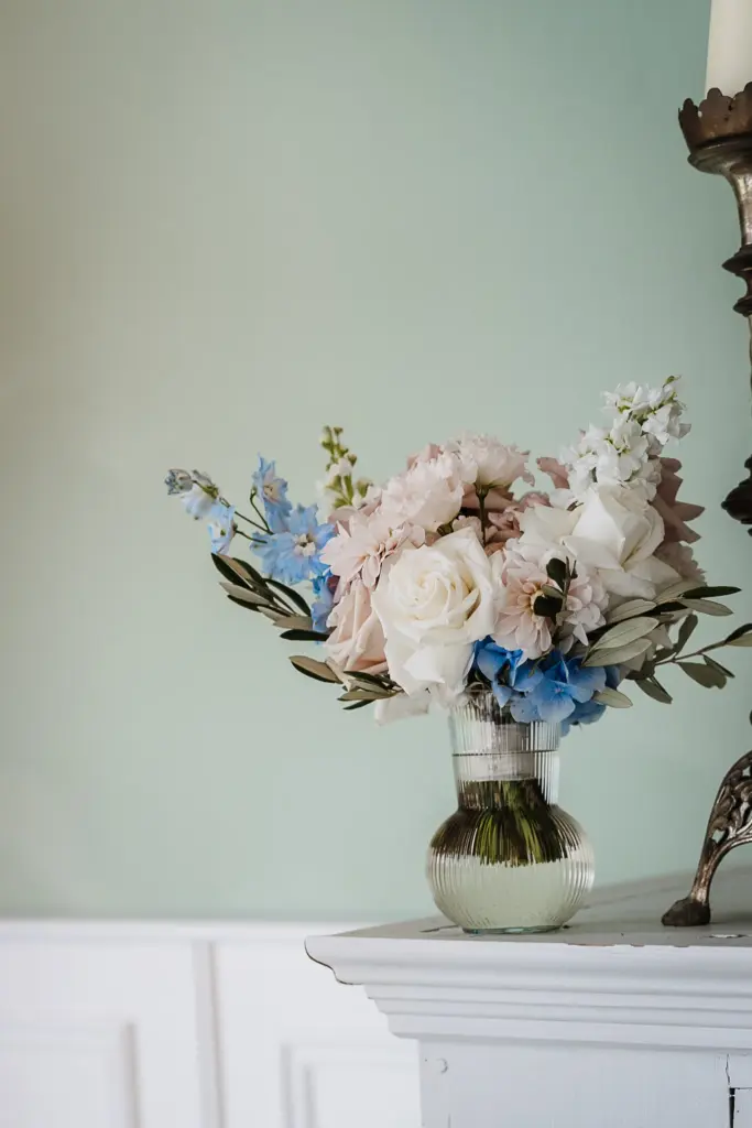 Hochzeitsfotos Straubing, Hochzeitsfotograf Straubing, Brautpaarfotos Deggendorf, glückliches Brautpaar in der Natur, Natürliche Hochzeitsfotos Niederbayern Oberpfalz, Hochzeitslocation Gut Haggn , Hochzeitstorte, Tortenanschnitt, Gartenhochzeit Straubing, Freie Trauung Straubing, Freie Trauung Bayerischer Wald, Hochzeitsfotograf Bayern, Tischdeko, Hochzeitsdeko, Blumendeko Hochzeit, Hochzeitsparty, Bayerische Hochzeit