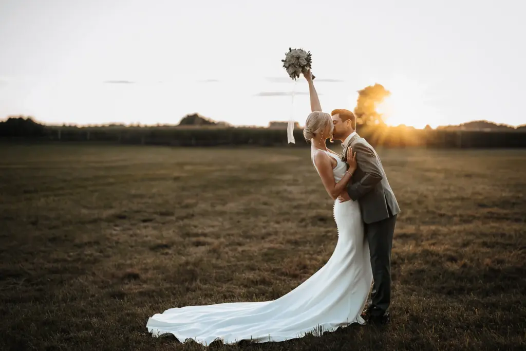 Kirchliche Trauung Straubing, Hochzeitsfotograf Straubing, Hochzeitsfotos Deggendorf, Brautpaarfotos Niederbayern, Nothaft Gewölbe Hengersberg