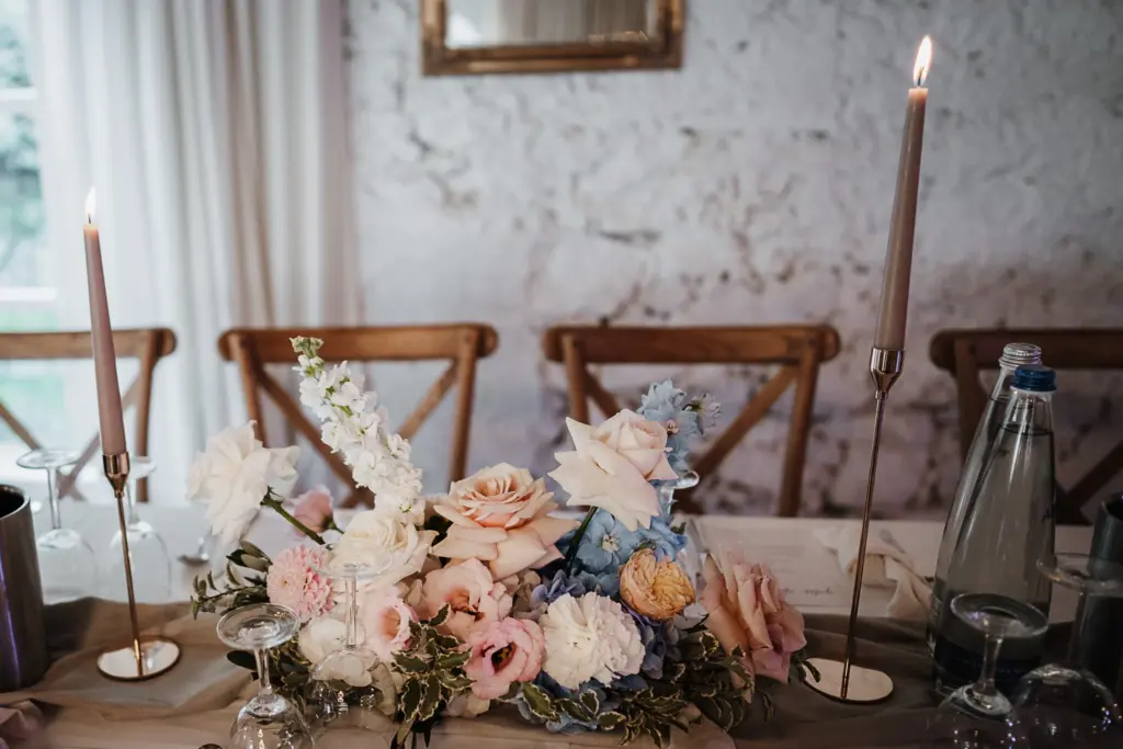 Hochzeitsfotos Straubing, Hochzeitsfotograf Straubing, Brautpaarfotos Deggendorf, glückliches Brautpaar in der Natur, Natürliche Hochzeitsfotos Niederbayern Oberpfalz, Hochzeitslocation Gut Haggn , Hochzeitstorte, Tortenanschnitt, Gartenhochzeit Straubing, Freie Trauung Straubing, Freie Trauung Bayerischer Wald, Hochzeitsfotograf Bayern