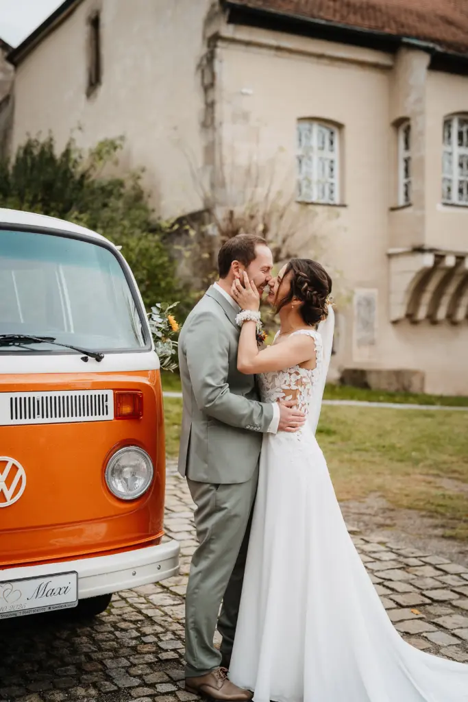 Brautpaarfotos Straubing, Hochzeit Straubing, Hochzeitsfotograf Straubing, Hochzeitsfotos Niederbayern Oberpfalz, Natürliche Hochzeitsfotos, Nothaft Gewölbe Hengersberg