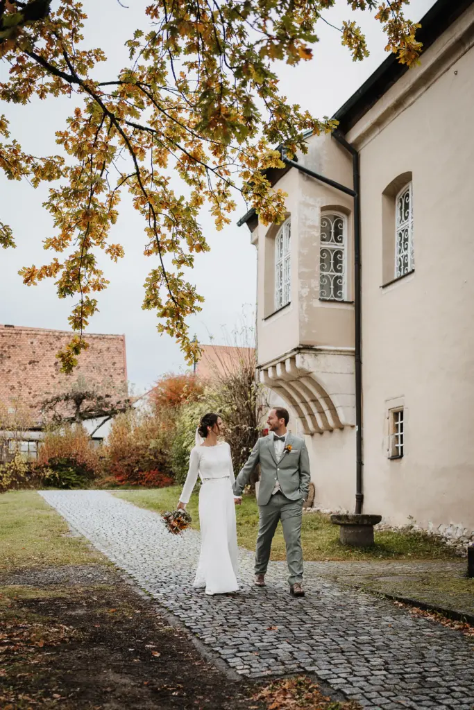 Brautpaarfotos Straubing, Hochzeit Straubing, Hochzeitsfotograf Straubing, Hochzeitsfotos Niederbayern Oberpfalz, Natürliche Hochzeitsfotos, Nothaft Gewölbe Hengersberg