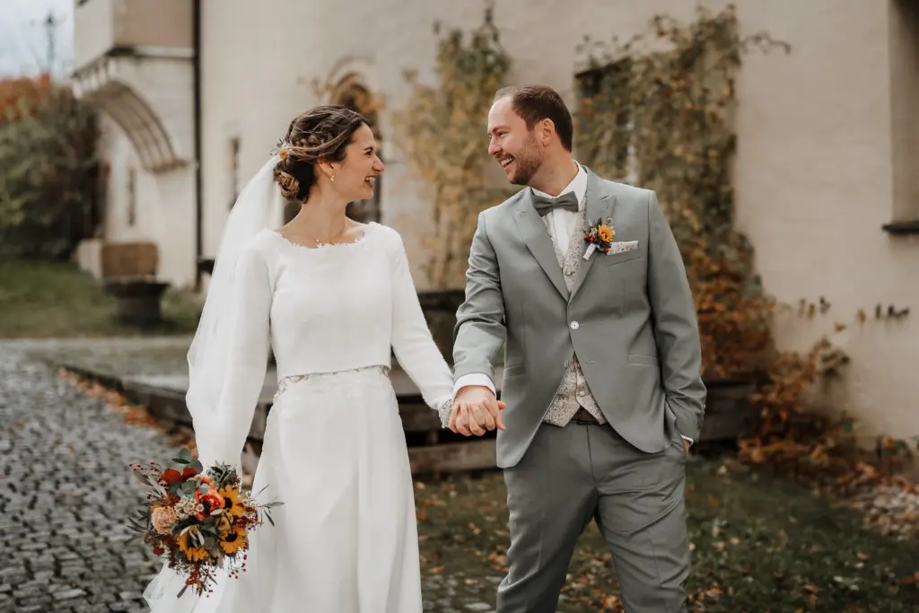 Brautpaarfotos Straubing, Hochzeit Straubing, Hochzeitsfotograf Straubing, Hochzeitsfotos Niederbayern Oberpfalz, Natürliche Hochzeitsfotos, Nothaft Gewölbe Hengersberg
