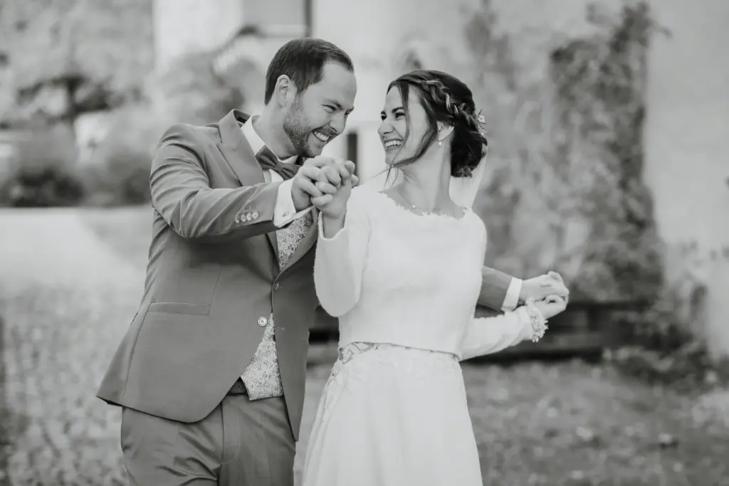 Brautpaarfotos Straubing, Hochzeit Straubing, Hochzeitsfotograf Straubing, Hochzeitsfotos Niederbayern Oberpfalz, Natürliche Hochzeitsfotos, Nothaft Gewölbe Hengersberg