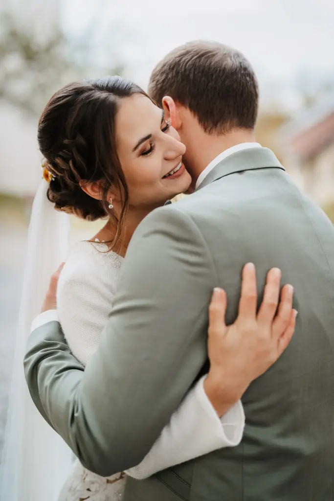 Brautpaarfotos Straubing, Hochzeit Straubing, Hochzeitsfotograf Straubing, Hochzeitsfotos Niederbayern Oberpfalz, Natürliche Hochzeitsfotos, Nothaft Gewölbe Hengersberg