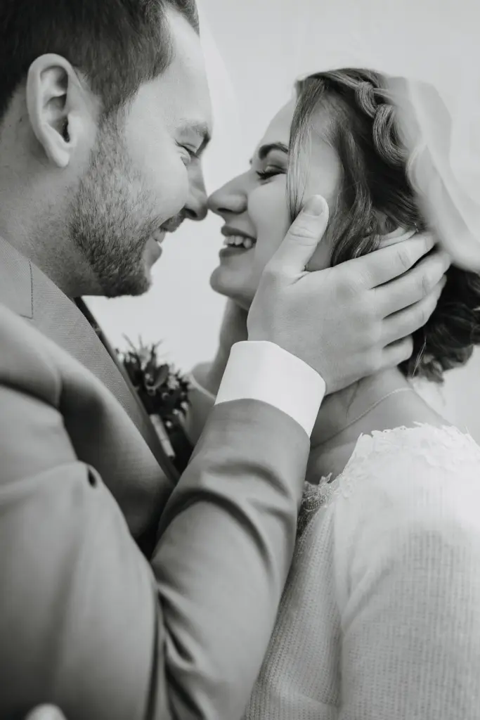 Brautpaarfotos Straubing, Hochzeit Straubing, Hochzeitsfotograf Straubing, Hochzeitsfotos Niederbayern Oberpfalz, Natürliche Hochzeitsfotos, Nothaft Gewölbe Hengersberg