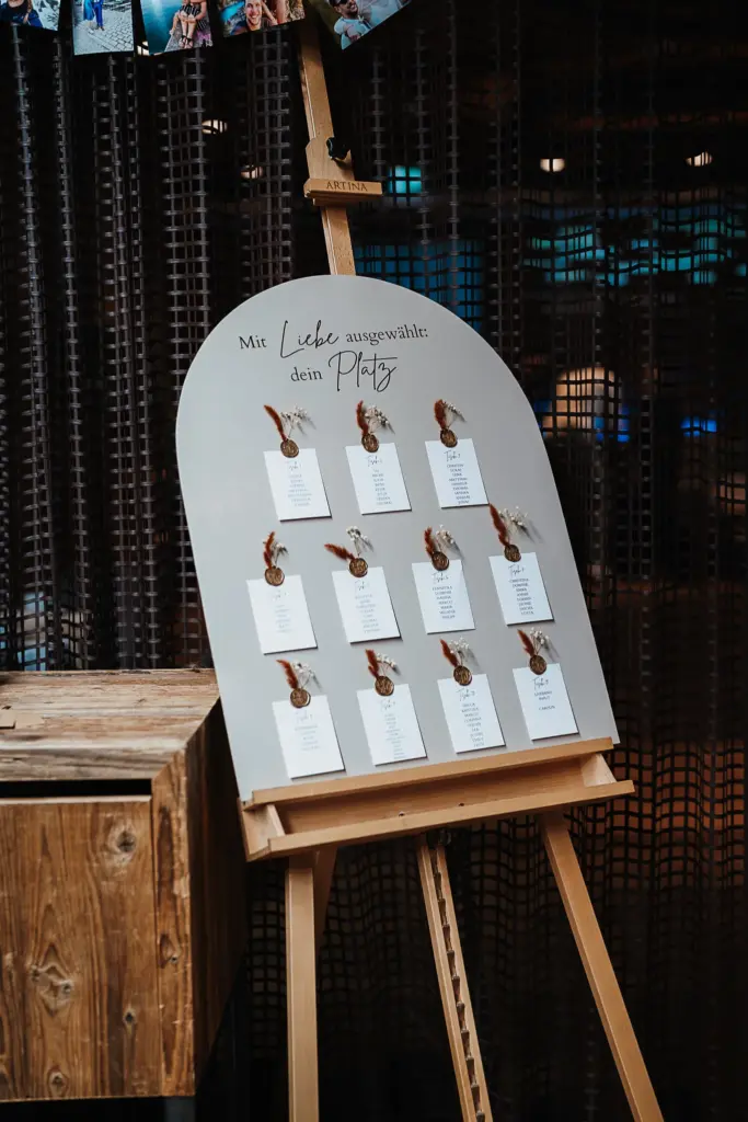 Herbsthochzeit Straubing, Hochzeitsfotos Straubing, Hochzeitsfotograf Straubing, Hochzeit Tonis Straubing, Brautpaarfotos in der Natur, strahlendes Brautpaar am Hochzeitstag, Heiraten in Niederbayern Oberpfalz, Heiraten in Deggendorf