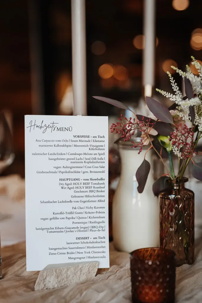 Herbsthochzeit Straubing, Hochzeitsfotos Straubing, Hochzeitsfotograf Straubing, Hochzeit Tonis Straubing, Brautpaarfotos in der Natur, strahlendes Brautpaar am Hochzeitstag, Heiraten in Niederbayern Oberpfalz, Heiraten in Deggendorf