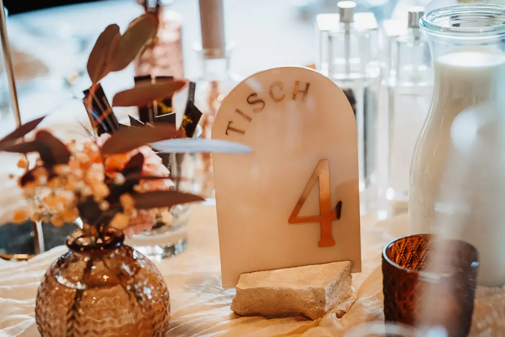 Herbsthochzeit Straubing, Hochzeitsfotos Straubing, Hochzeitsfotograf Straubing, Hochzeit Tonis Straubing, Brautpaarfotos in der Natur, strahlendes Brautpaar am Hochzeitstag, Heiraten in Niederbayern Oberpfalz, Heiraten in Deggendorf