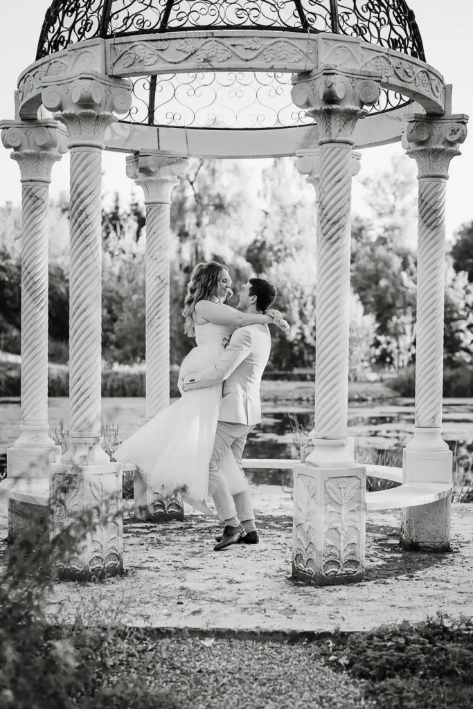 Hochzeitsfotos Straubing, Hochzeitsfotograf Straubing, Hochzeit Deggendorf, Hochzeitsfotograf Bayerischer Wald, Brautpaarfotos bei der Burg, Hochzeitslocation Gut Haggn