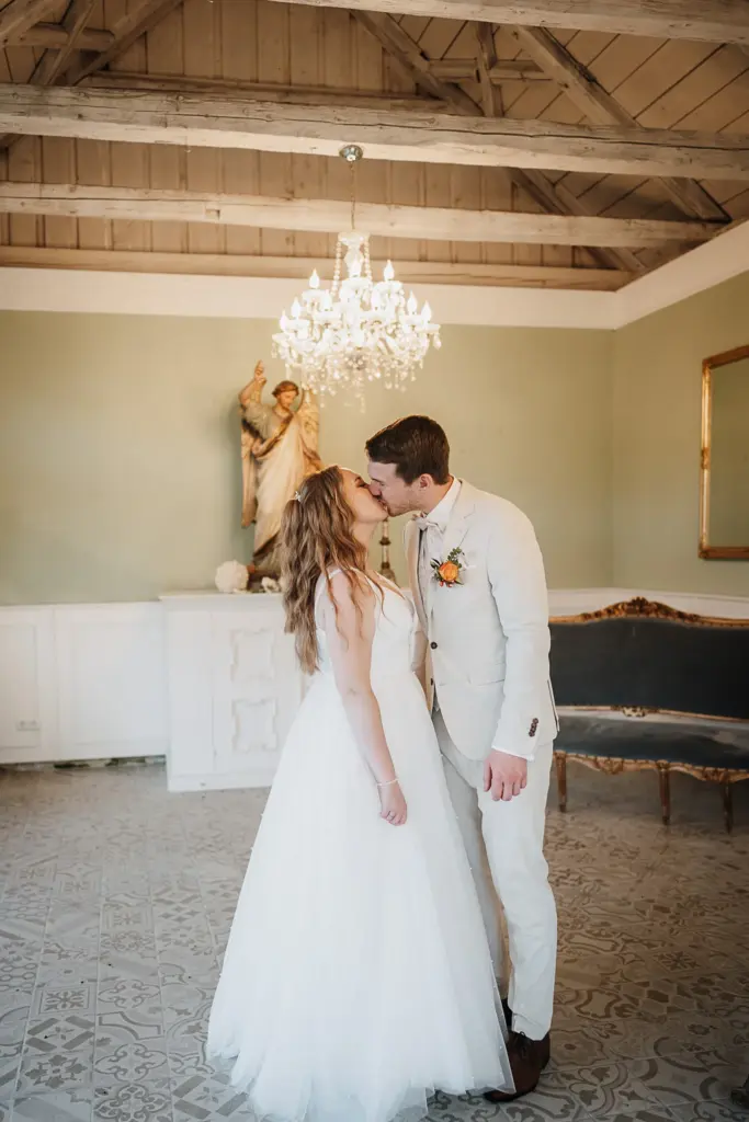 Hochzeitsfotos Straubing, Hochzeitsfotograf Straubing, Hochzeit Deggendorf, Hochzeitsfotograf Bayerischer Wald, Brautpaarfotos bei der Burg, Hochzeitslocation Gut Haggn