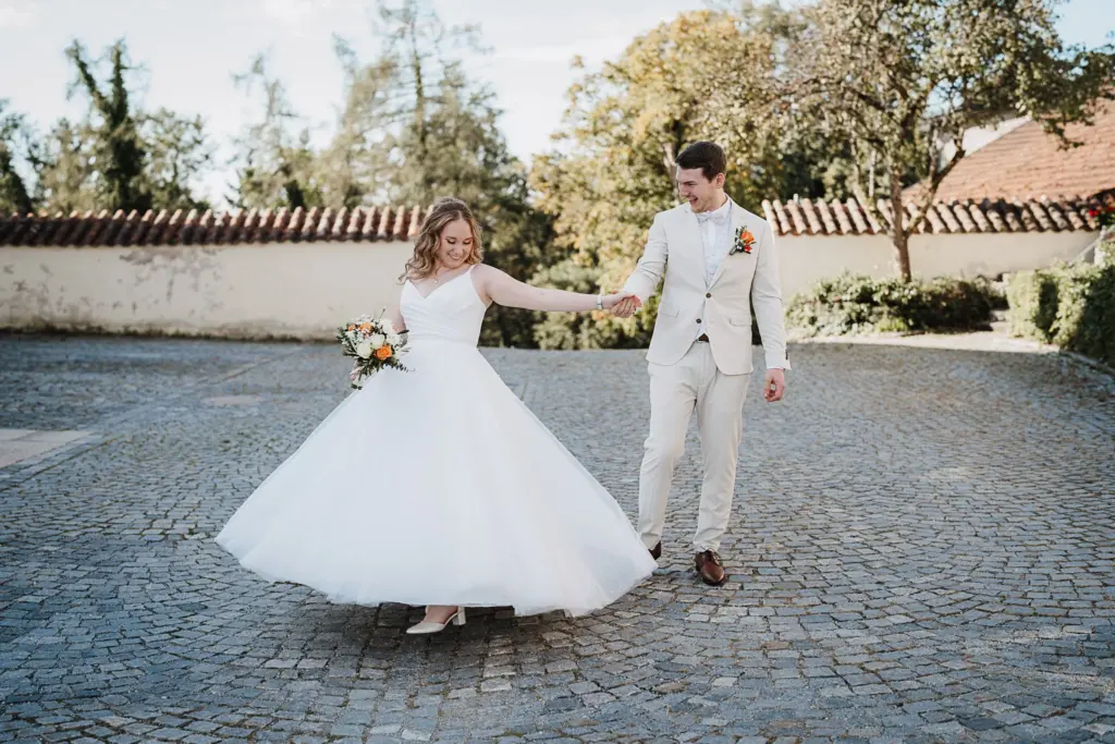 Hochzeitsfotos Straubing, Hochzeitsfotograf Straubing, Hochzeit Deggendorf, Hochzeitsfotograf Bayerischer Wald, Brautpaarfotos bei der Burg, Hochzeitslocation Gut Haggn