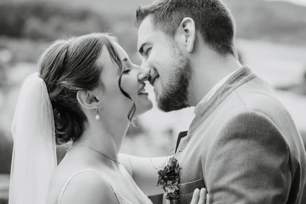 Hochzeitsfotograf Straubing, Hochzeit Bayerischer Wald, Brautpaarshooting Burggelände Falkenfels, Heiraten in Bayern, Trachtenhochzeit