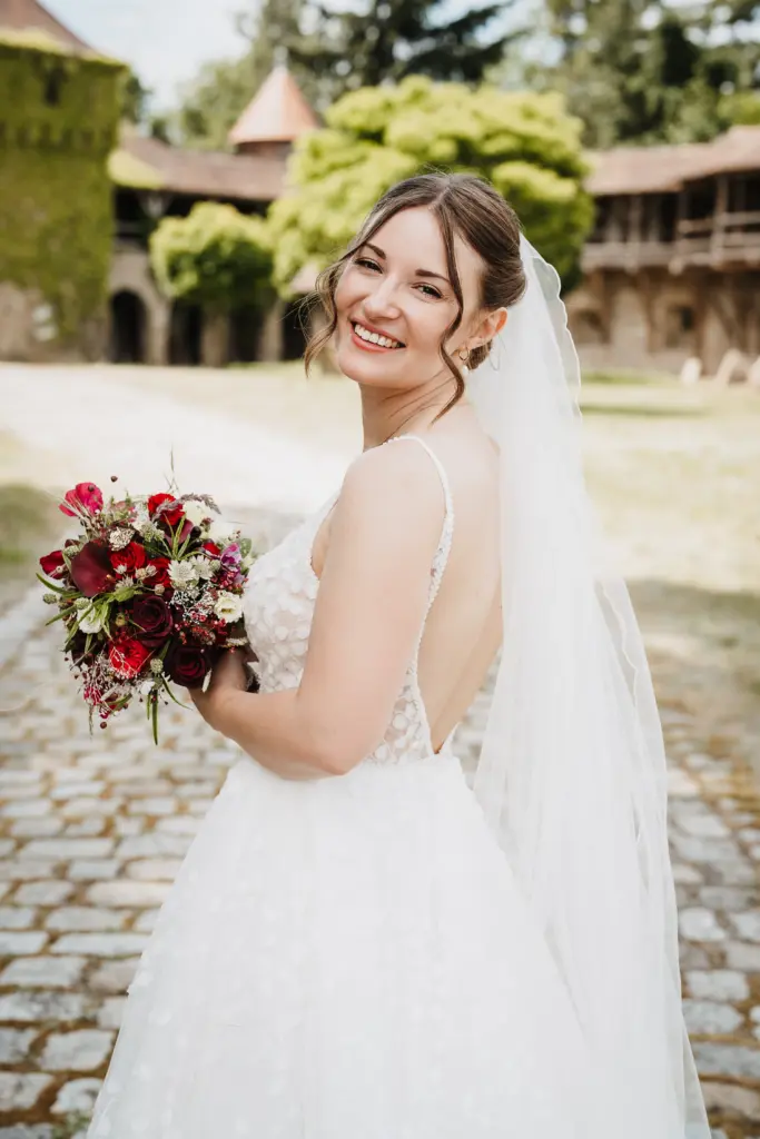 Hochzeitsfotograf Straubing, Hochzeit Bayerischer Wald, Brautpaarshooting Burggelände Falkenfels, Heiraten in Bayern, Trachtenhochzeit